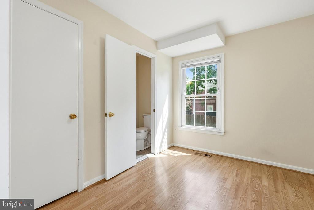 8031 SLEEPY VIEW LANE