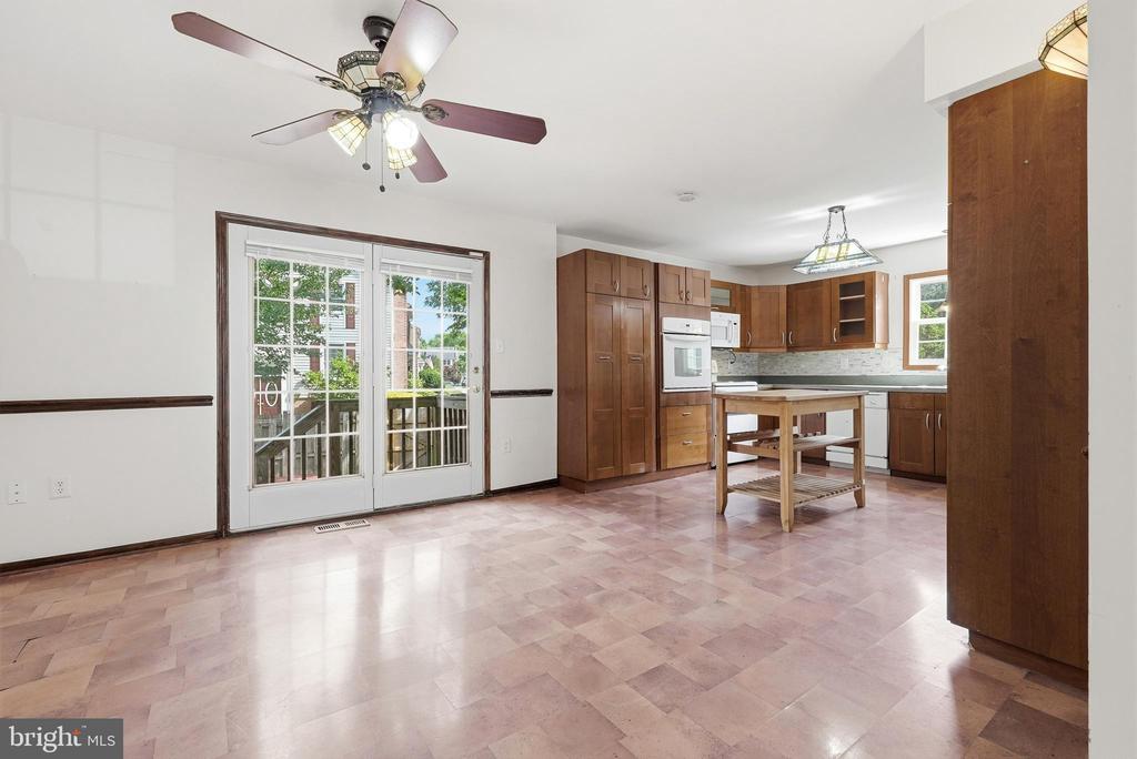 8031 SLEEPY VIEW LANE