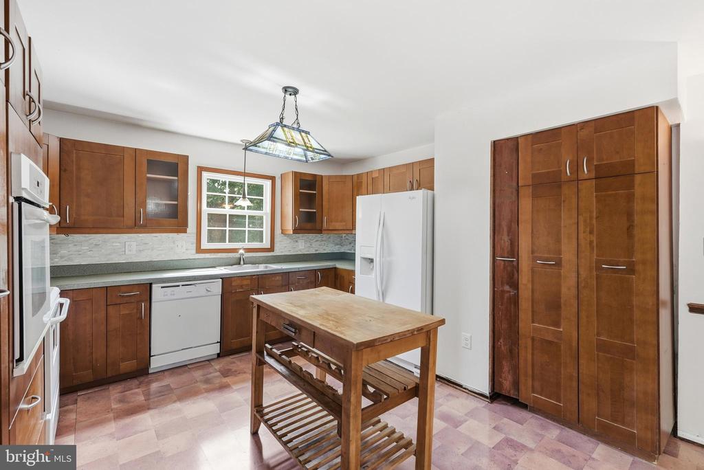 8031 SLEEPY VIEW LANE