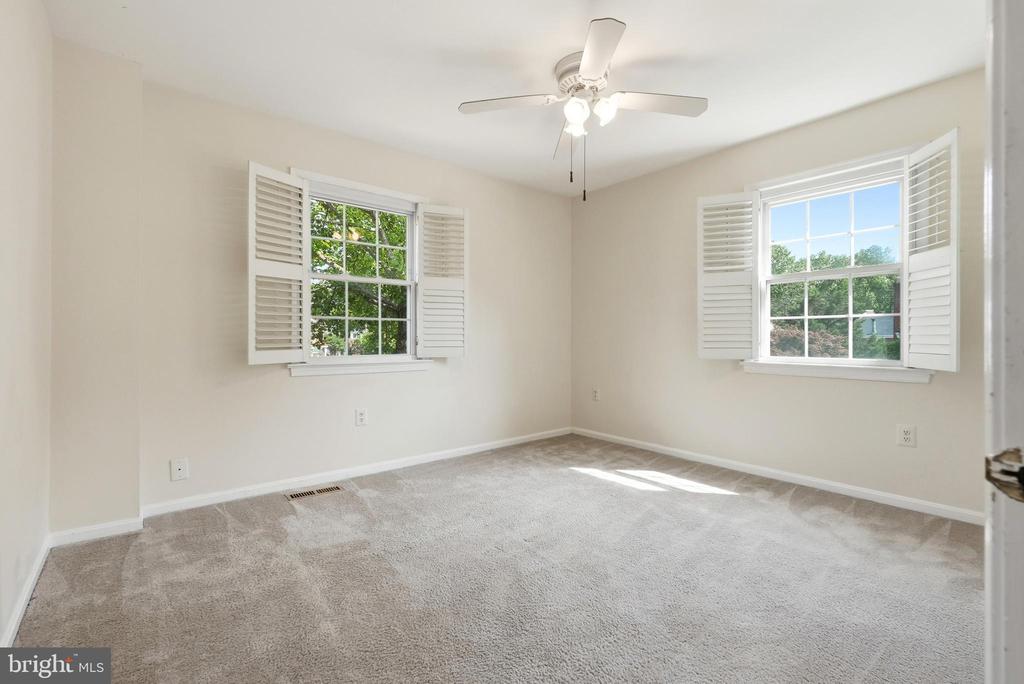 8031 SLEEPY VIEW LANE