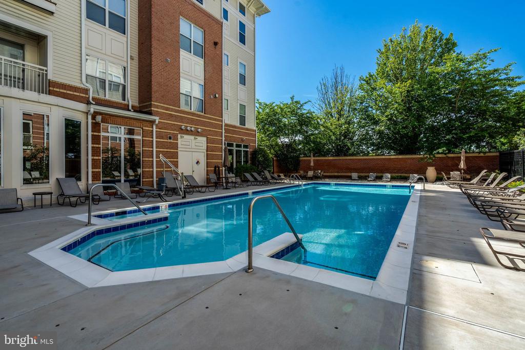 9480 VIRGINIA CENTER BOULEVARD 111