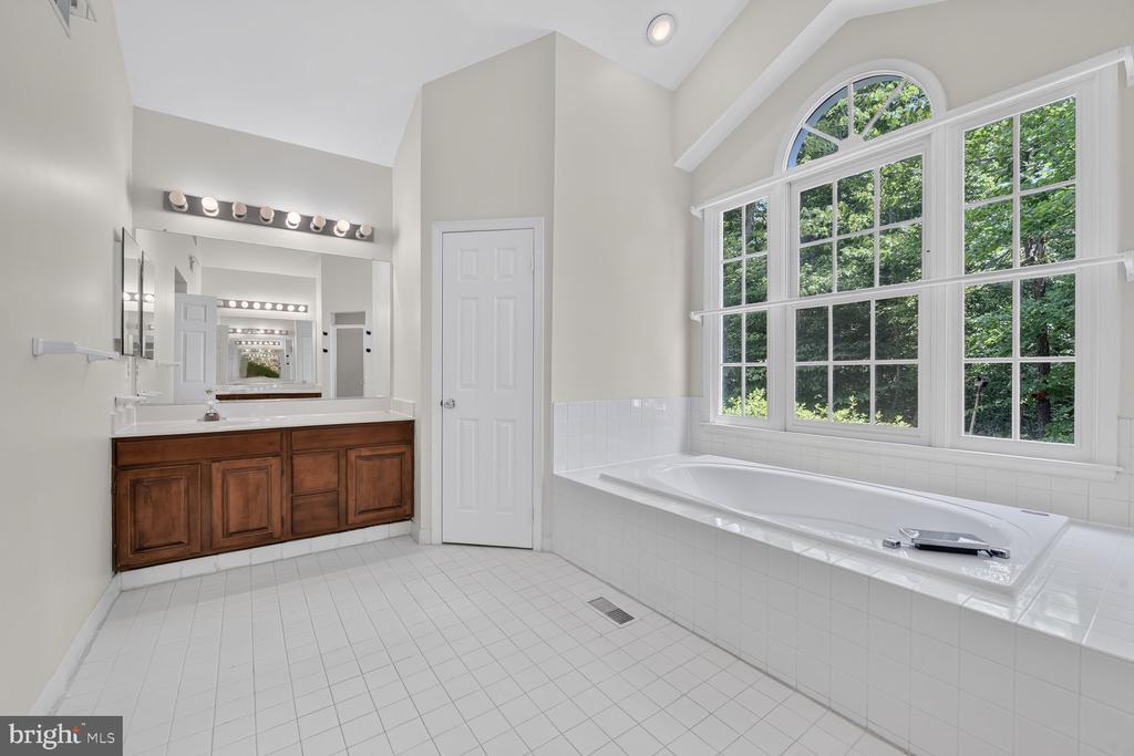 6511 ROCK CRYSTAL DRIVE