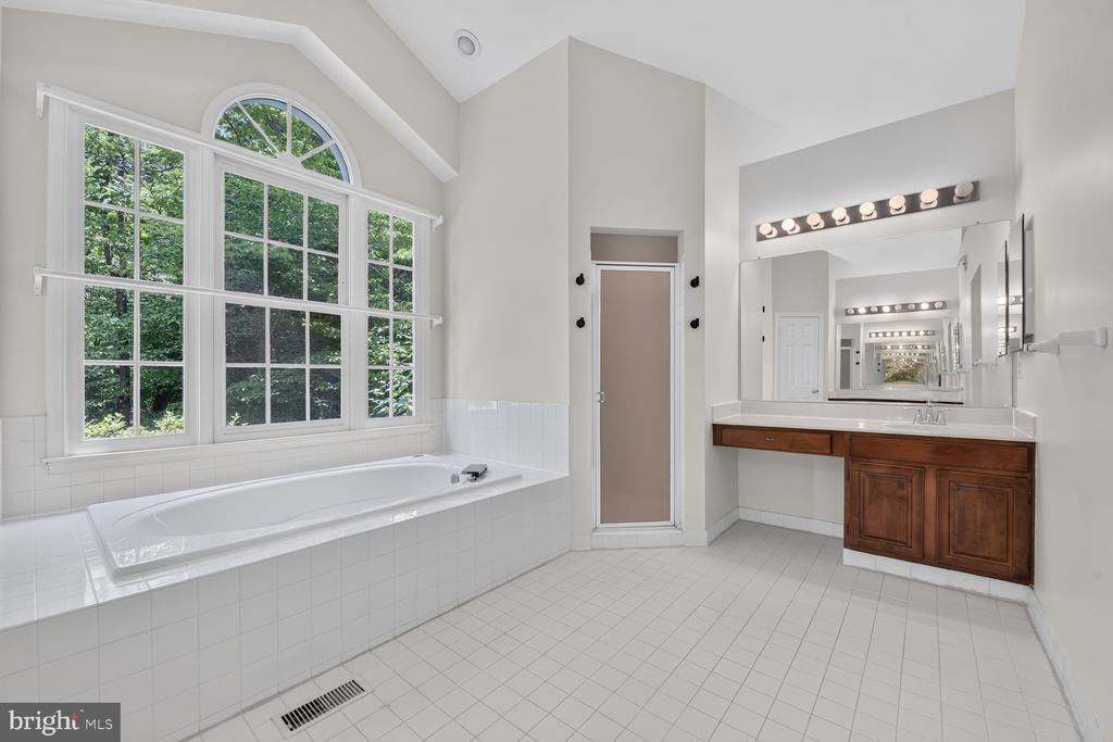 6511 ROCK CRYSTAL DRIVE