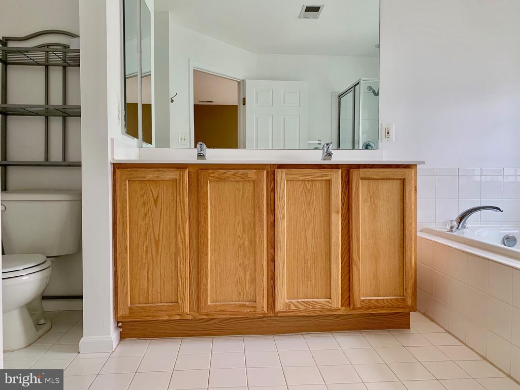8108 HORSESHOE COTTAGE CIRCLE