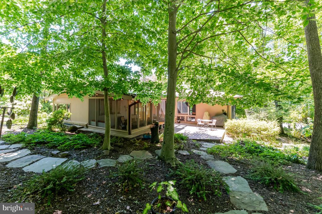4221 ELIZABETH LANE