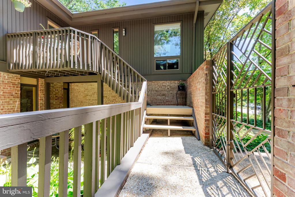 4221 ELIZABETH LANE