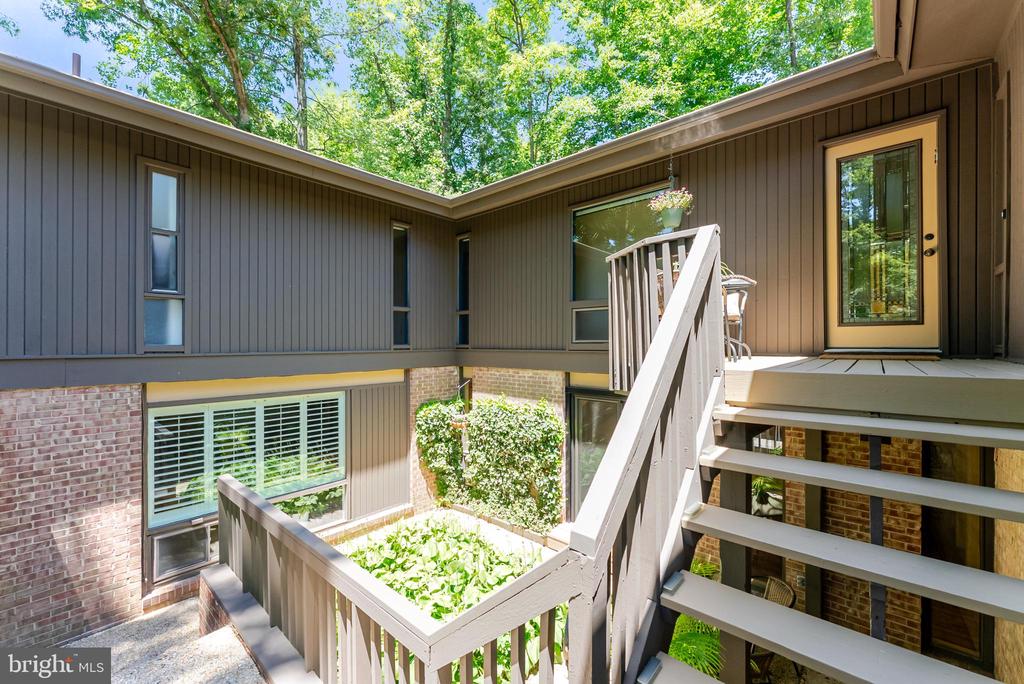 4221 ELIZABETH LANE