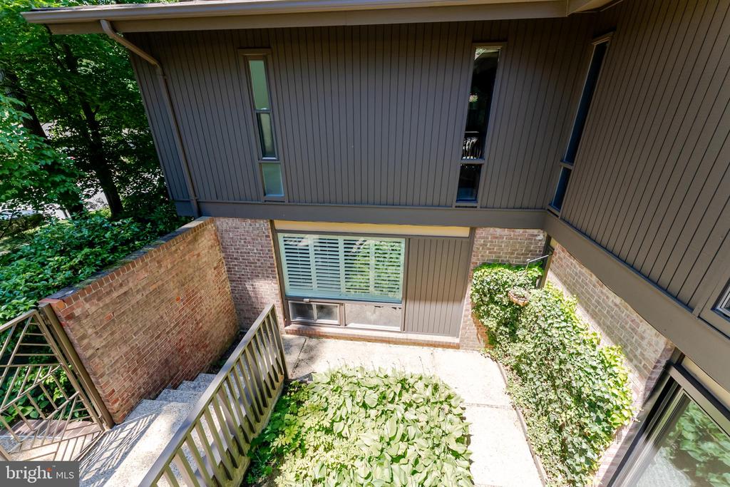 4221 ELIZABETH LANE