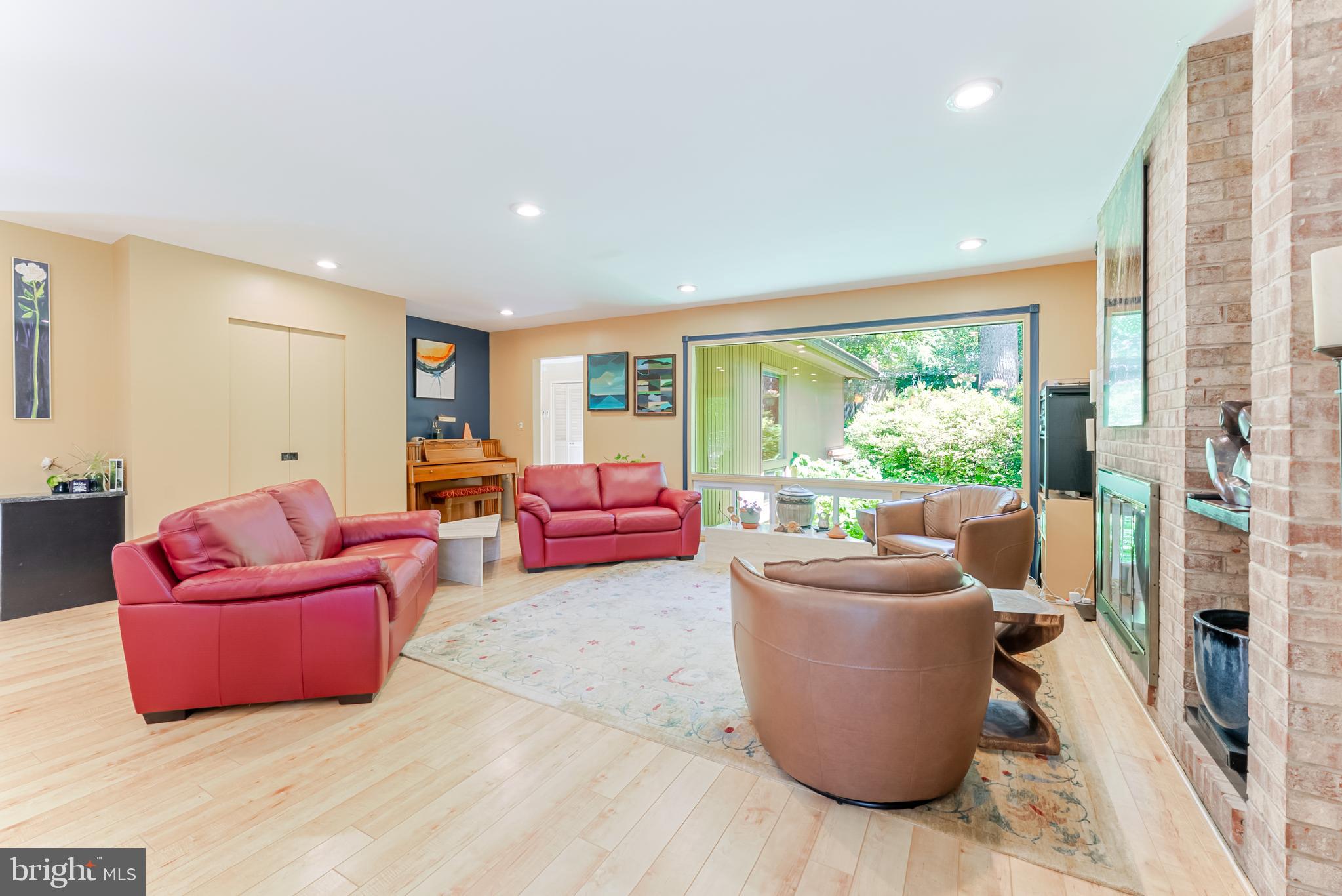 4221 ELIZABETH LANE