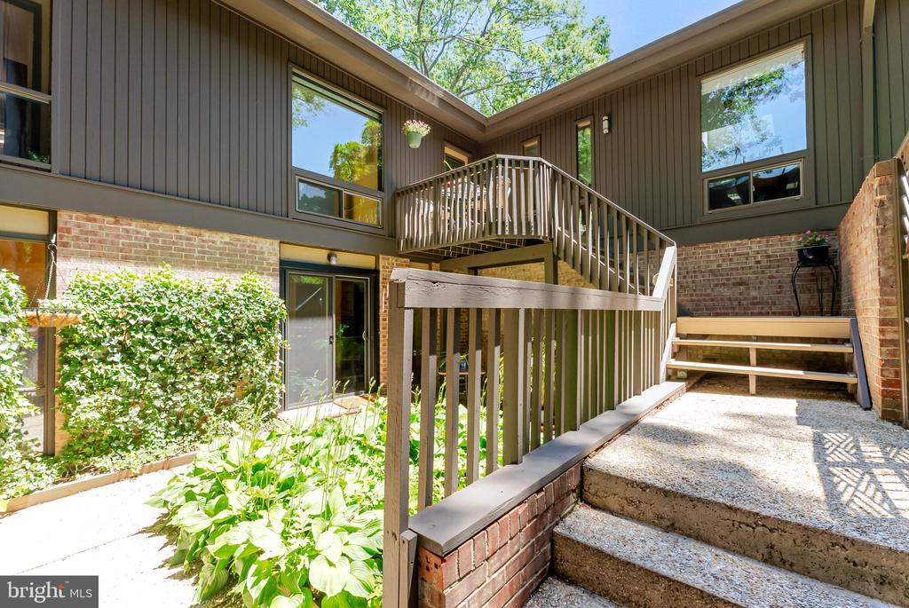 4221 ELIZABETH LANE