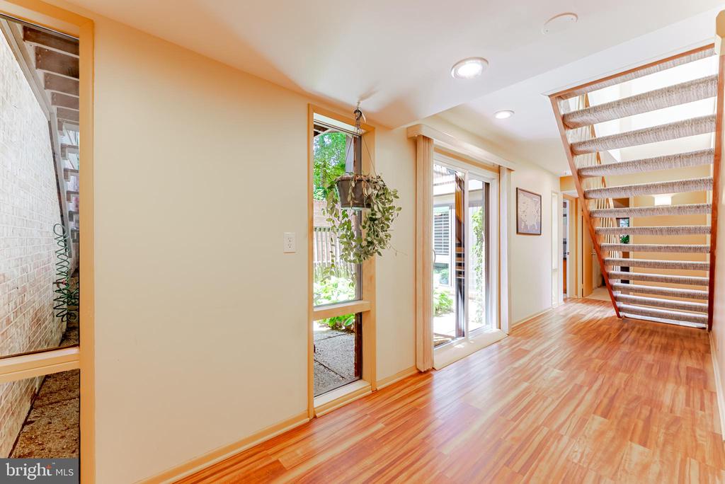 4221 ELIZABETH LANE