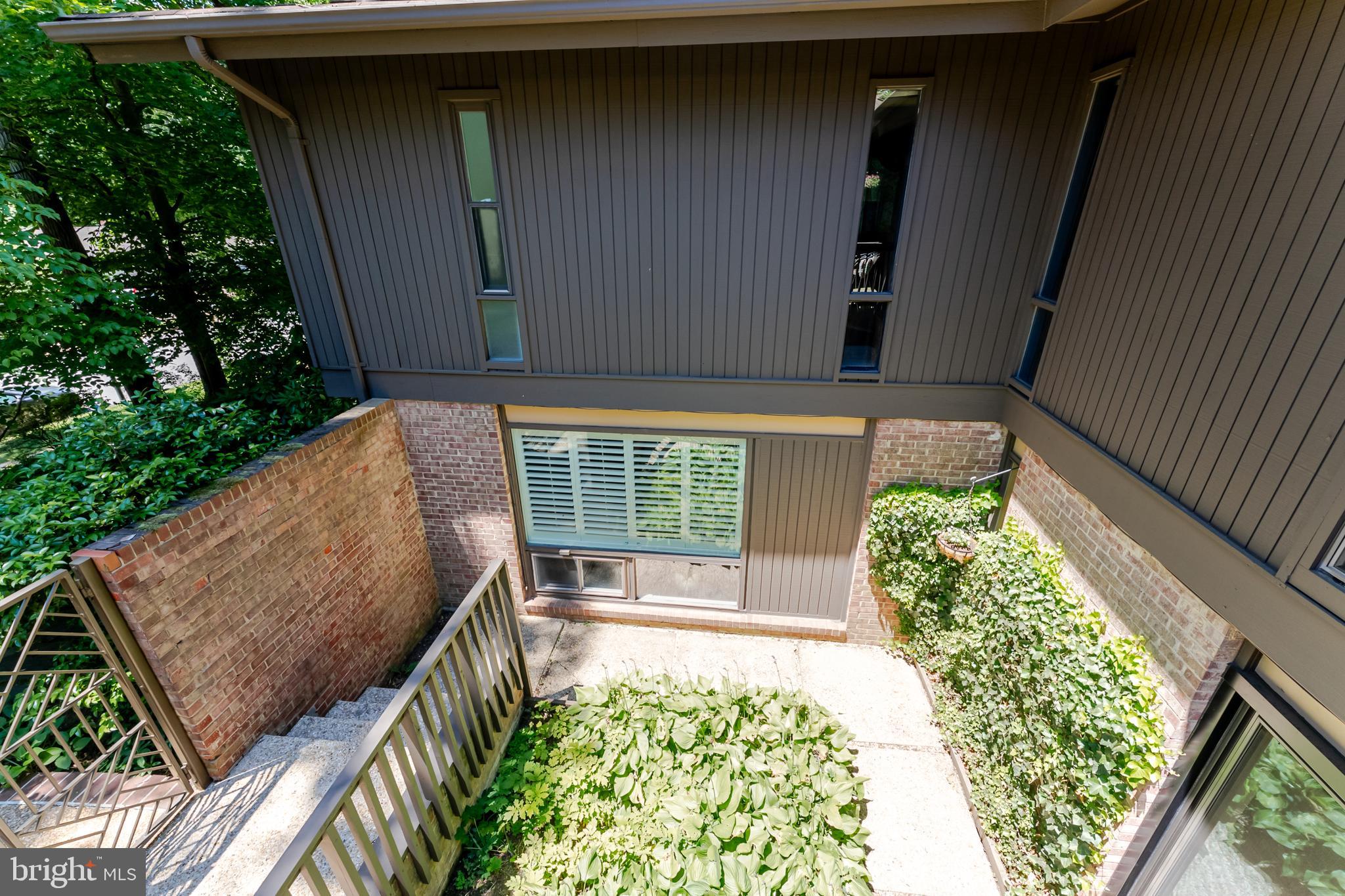 4221 ELIZABETH LANE