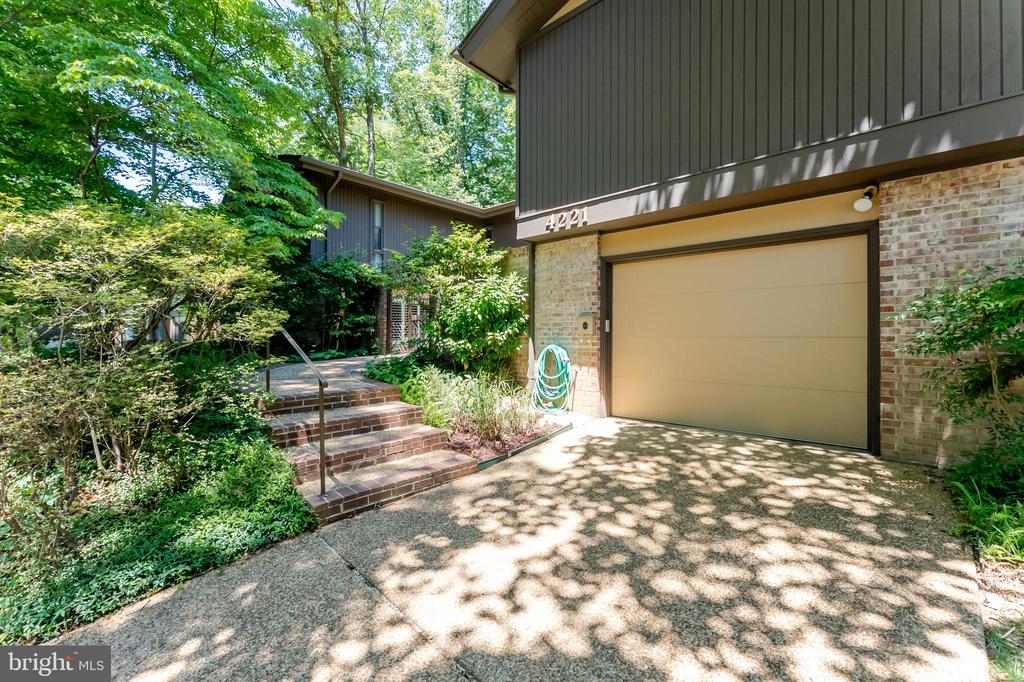 4221 ELIZABETH LANE