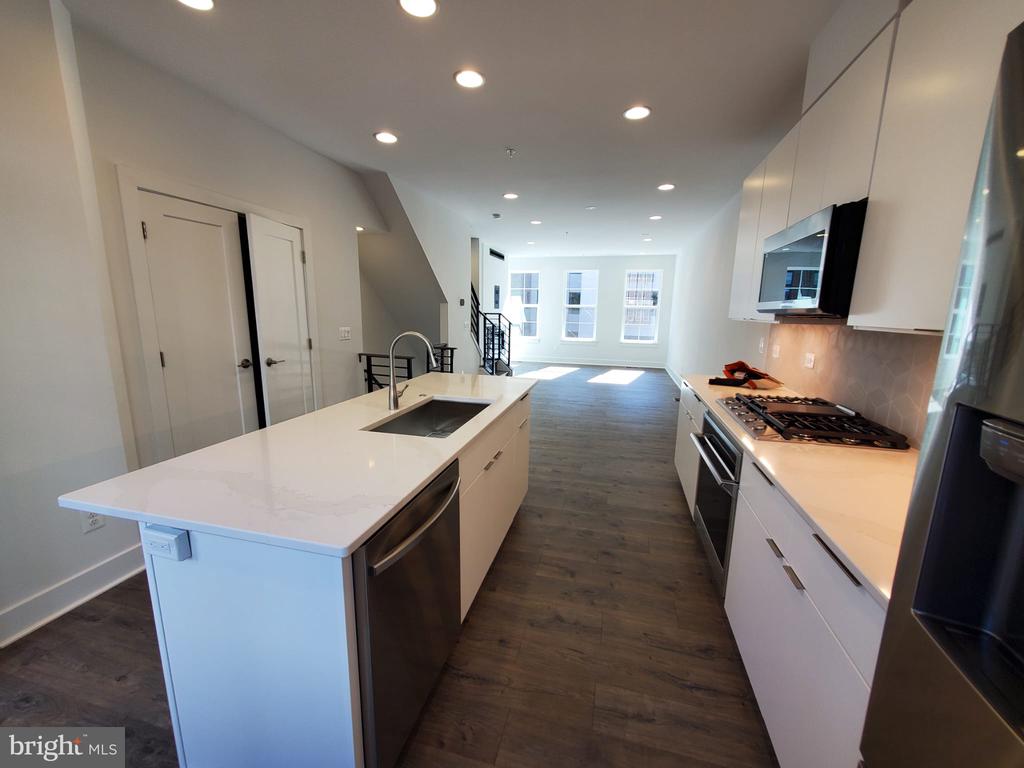 1882 MICHAEL FARADAY DRIVE