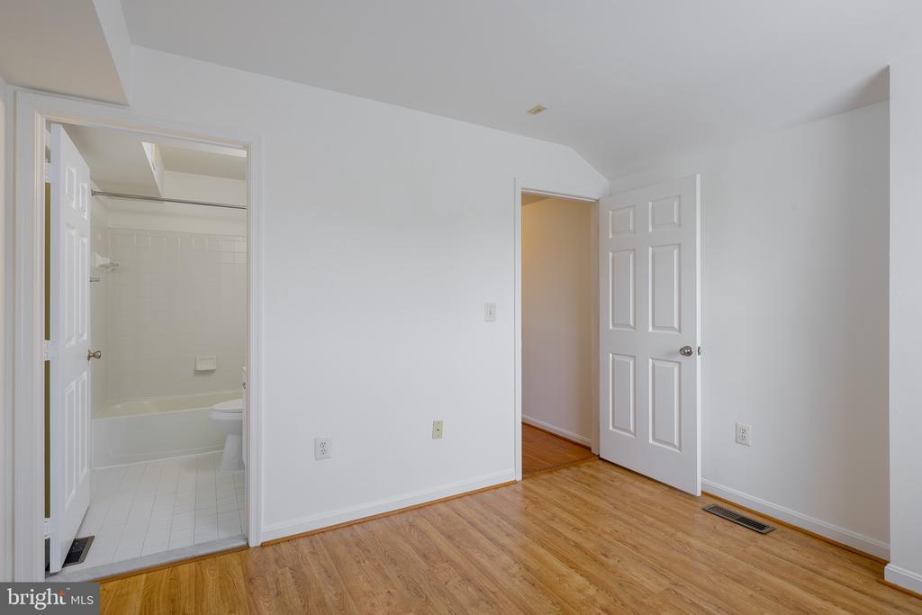 5958 FOUNDERS HILL DRIVE 301