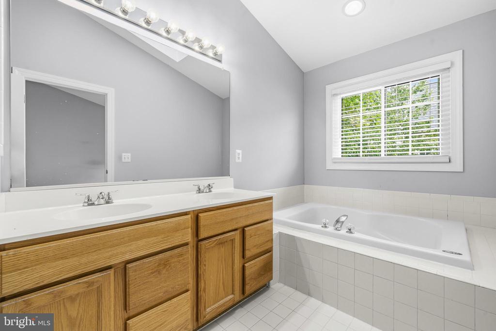 4323 THOMAS BRIGADE LANE