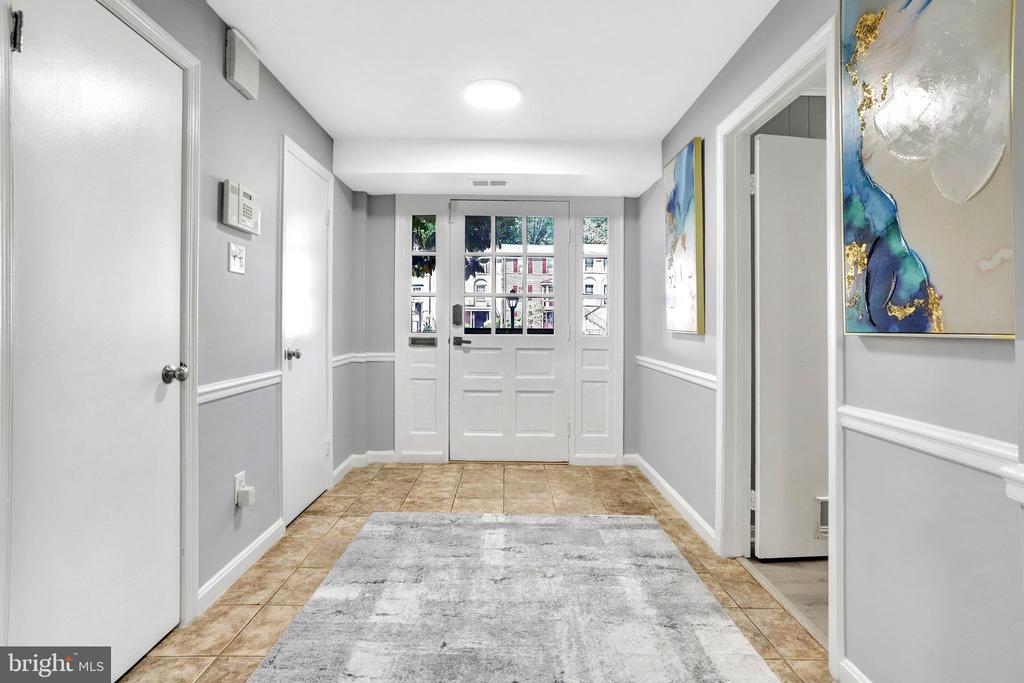 8127 PINELAKE COURT