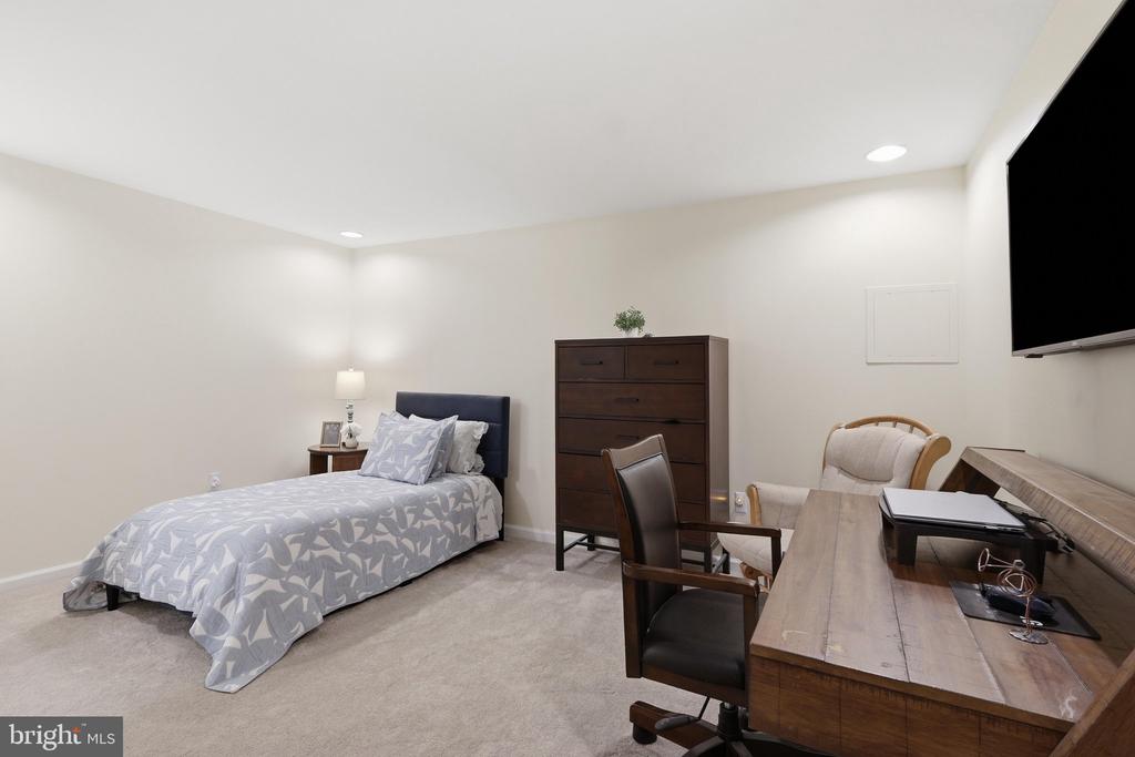 13607 WHITE BARN LANE