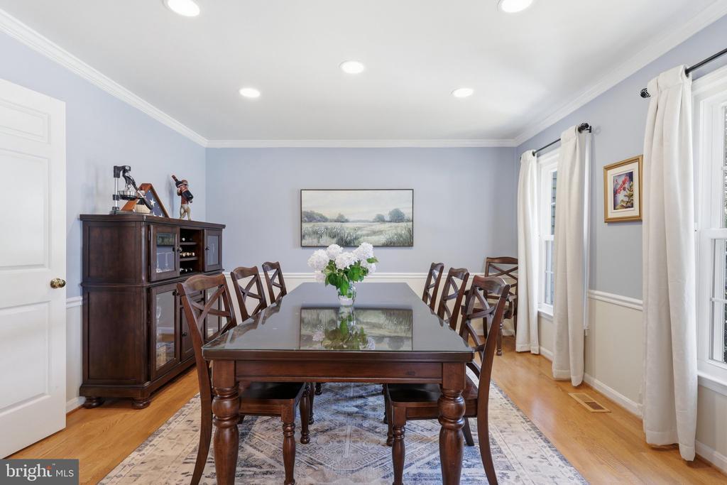 13607 WHITE BARN LANE