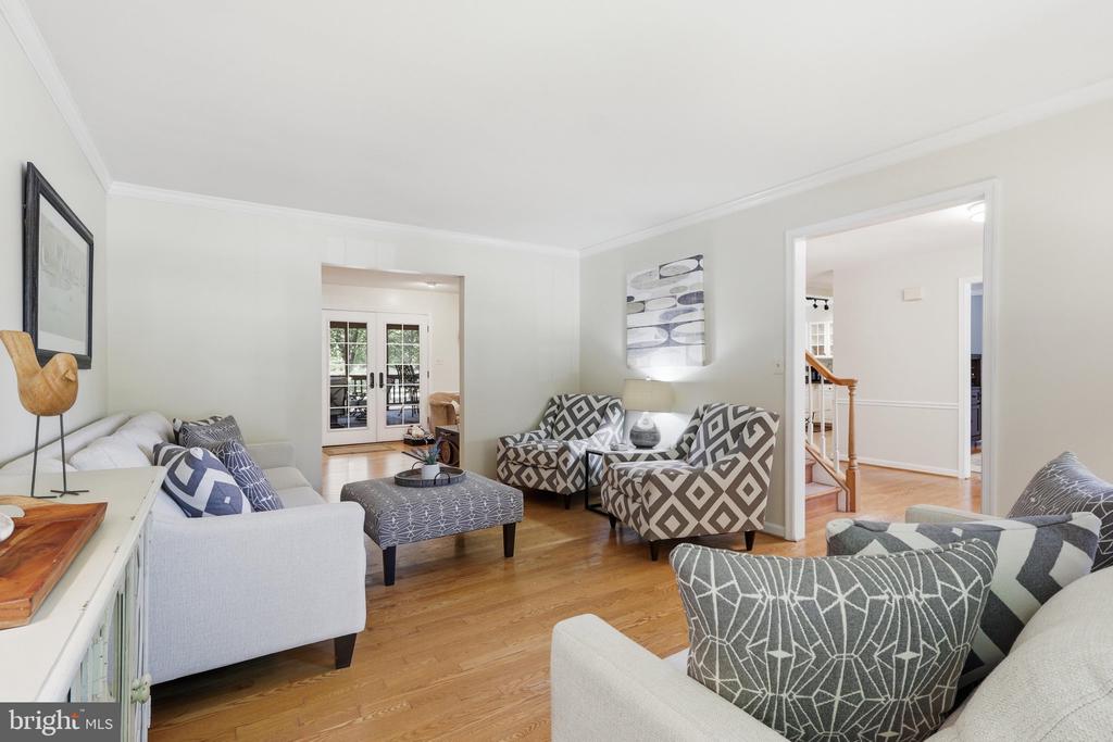 13607 WHITE BARN LANE