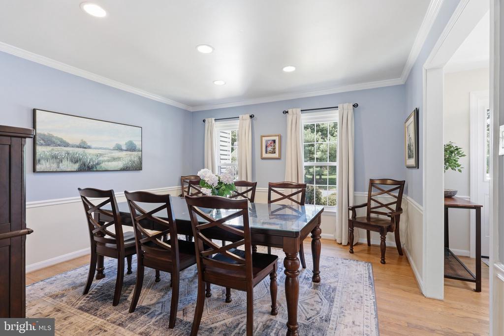 13607 WHITE BARN LANE