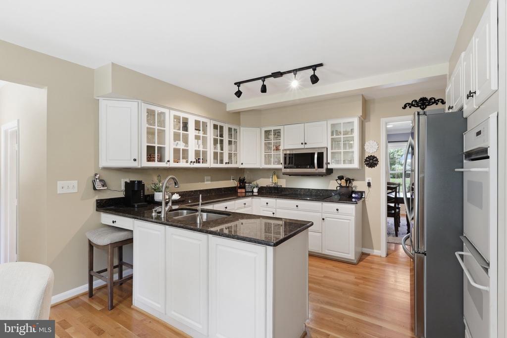 13607 WHITE BARN LANE