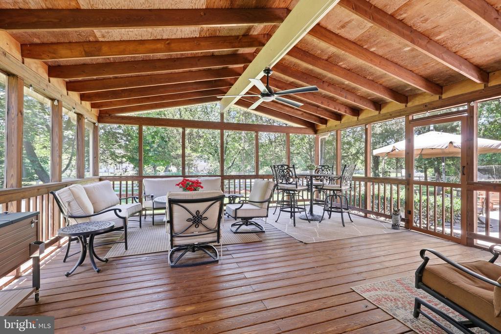 13607 WHITE BARN LANE
