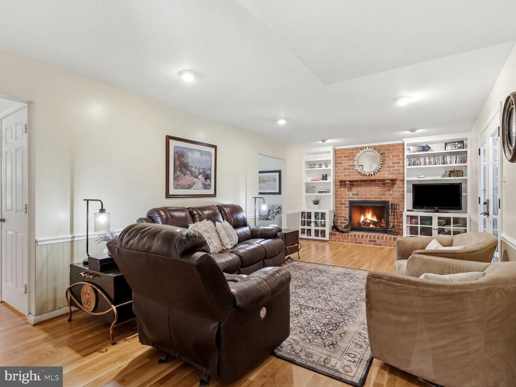 13607 WHITE BARN LANE