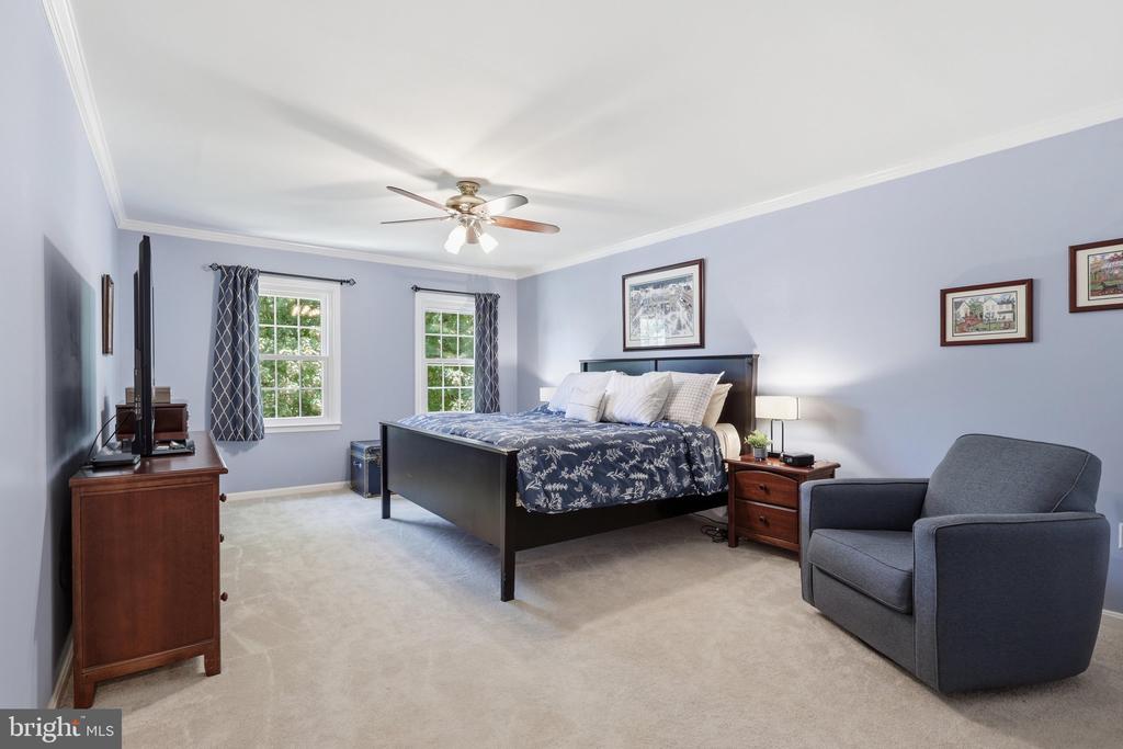 13607 WHITE BARN LANE