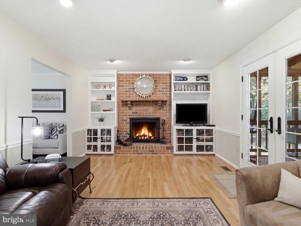 13607 WHITE BARN LANE