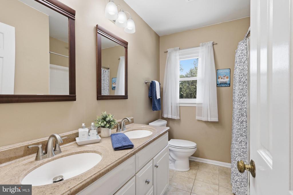 13607 WHITE BARN LANE