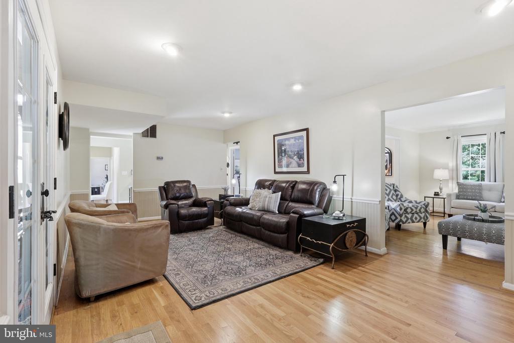 13607 WHITE BARN LANE