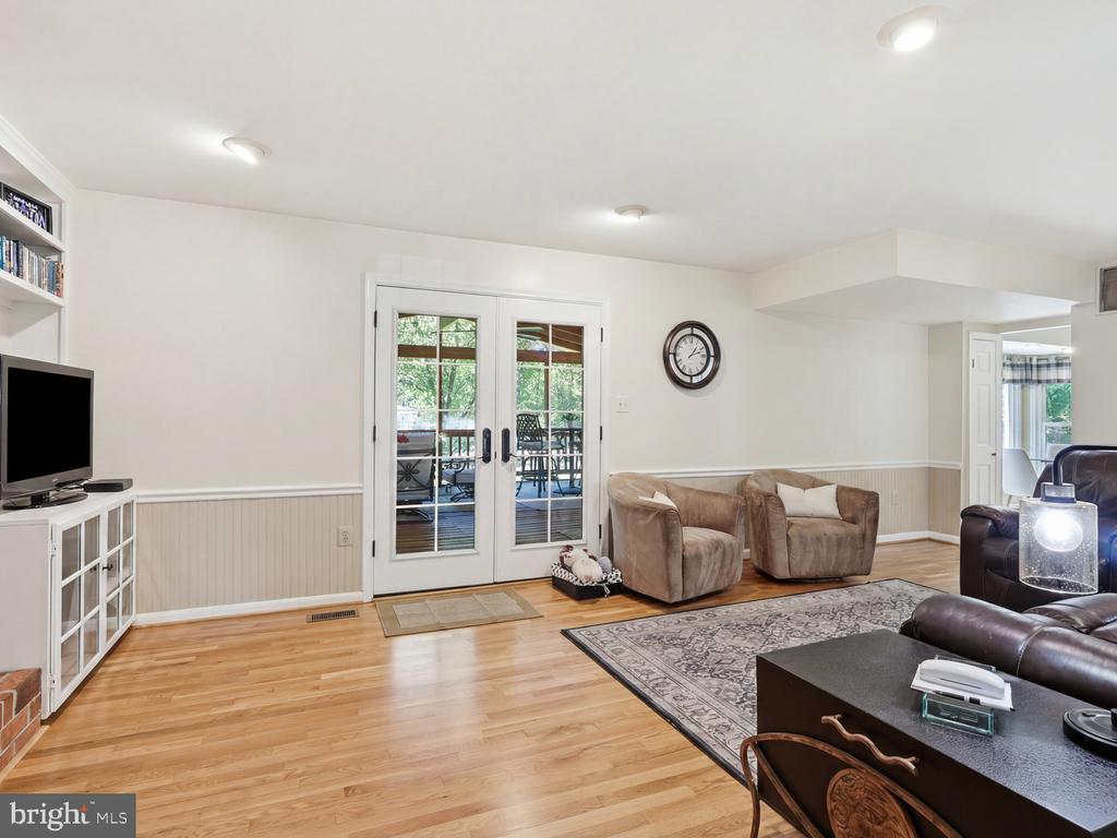 13607 WHITE BARN LANE