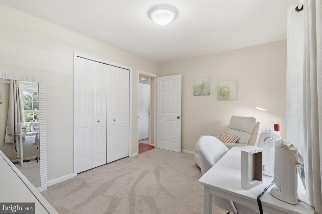 13607 WHITE BARN LANE