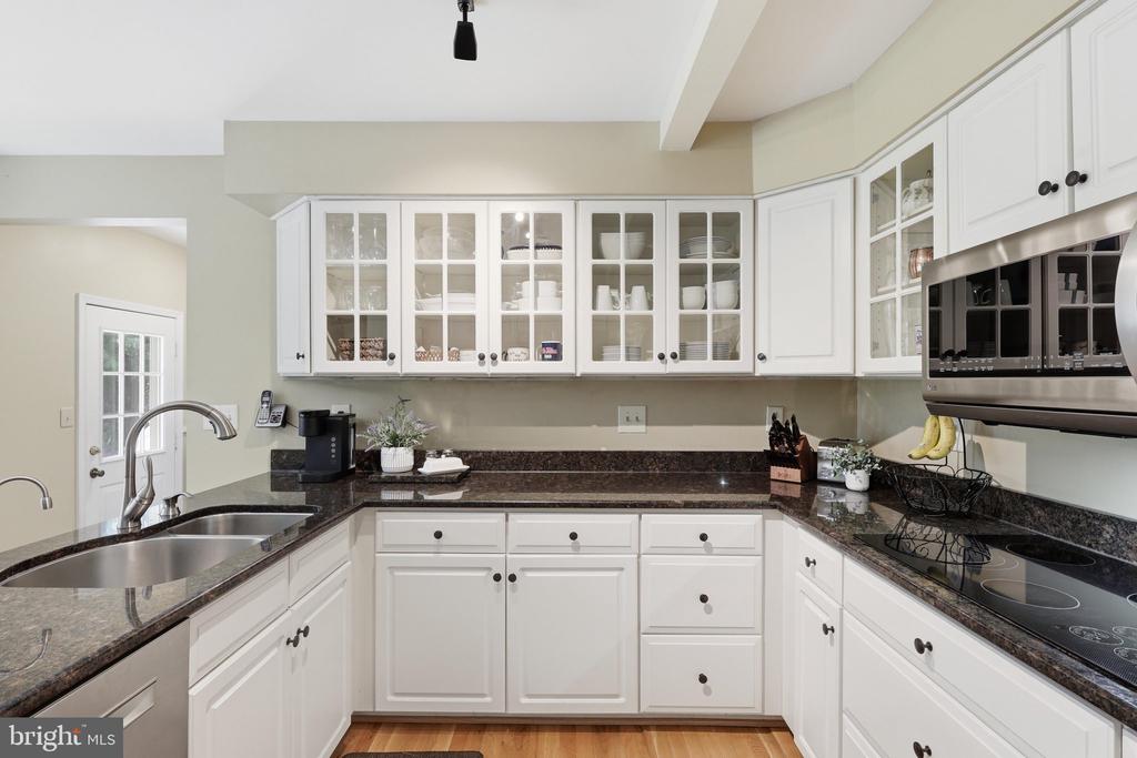 13607 WHITE BARN LANE