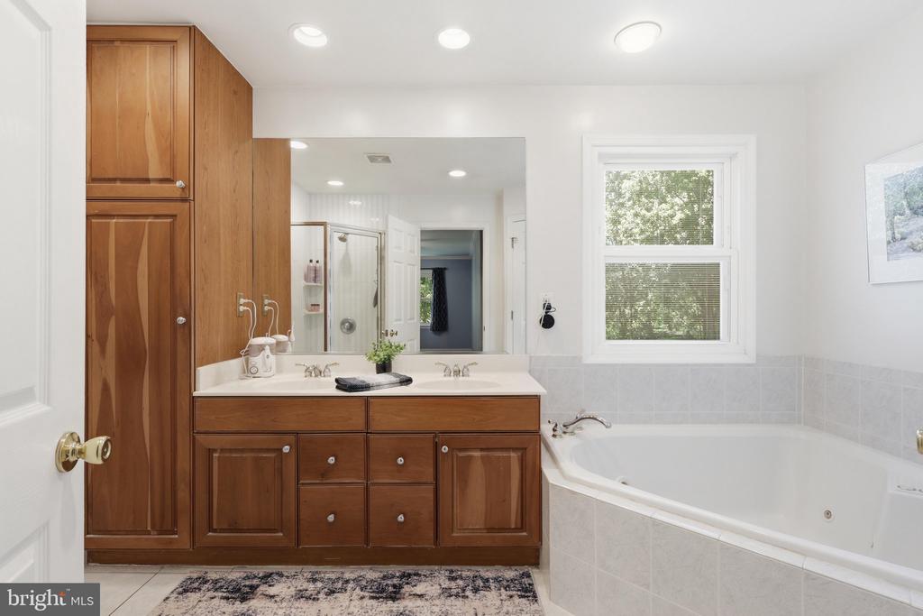 13607 WHITE BARN LANE