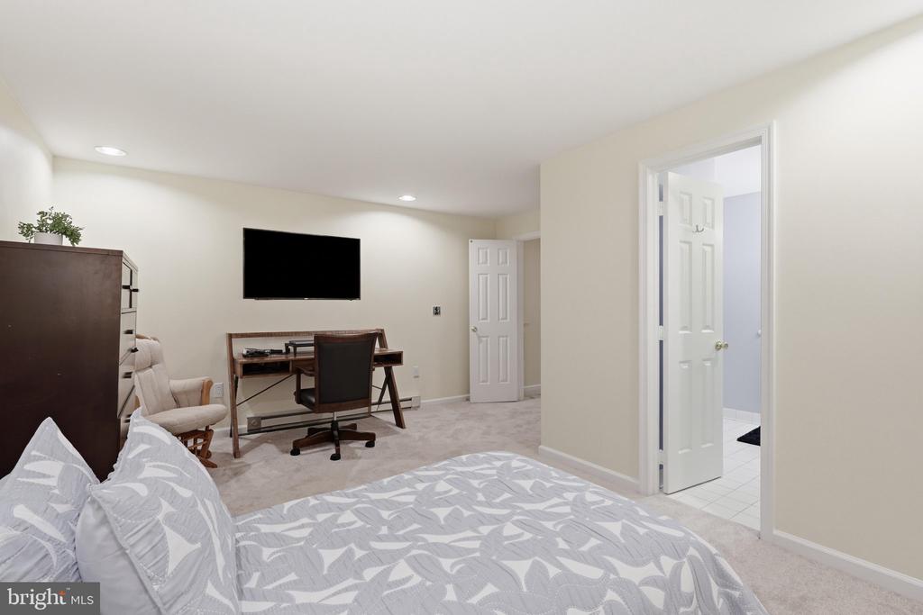 13607 WHITE BARN LANE