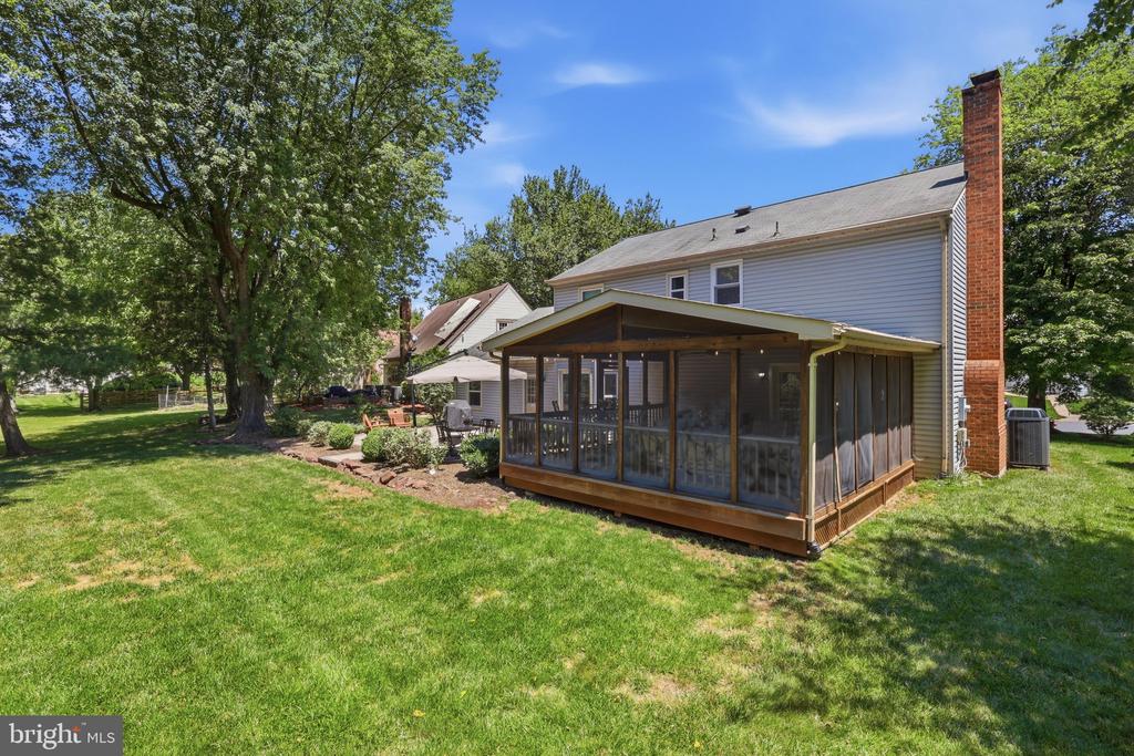 13607 WHITE BARN LANE