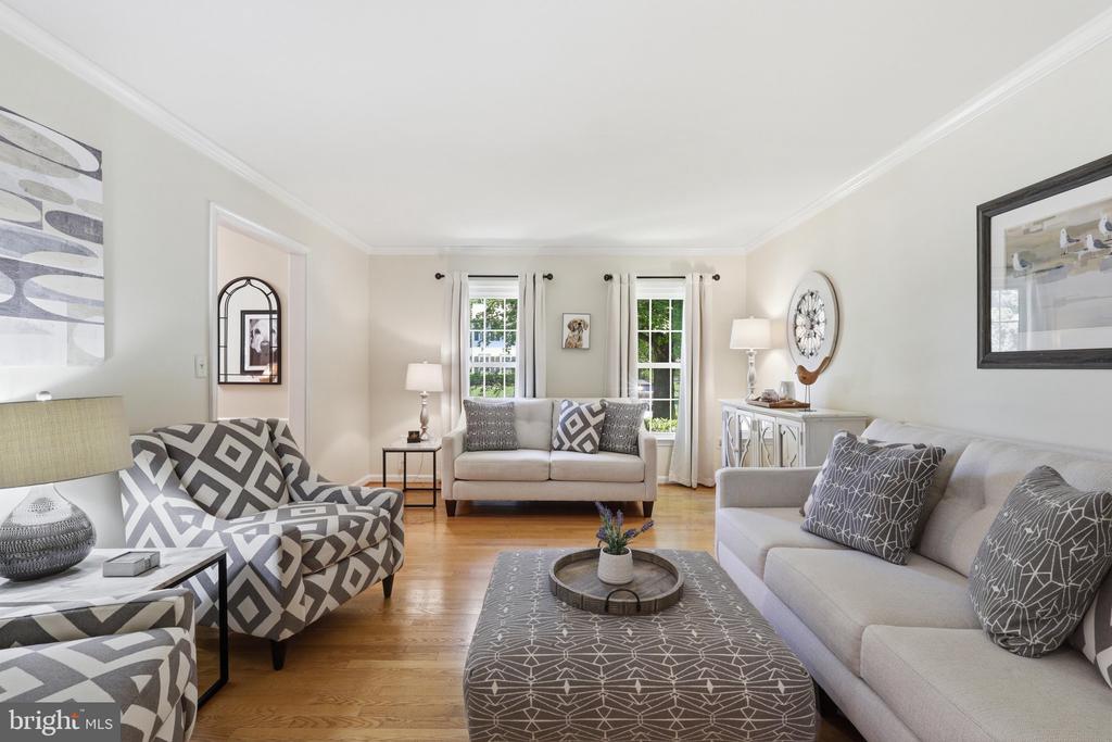 13607 WHITE BARN LANE