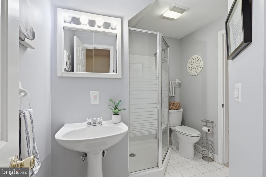 13607 WHITE BARN LANE