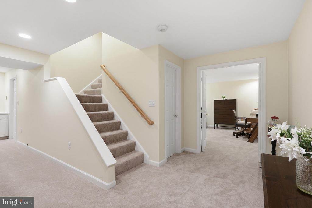 13607 WHITE BARN LANE
