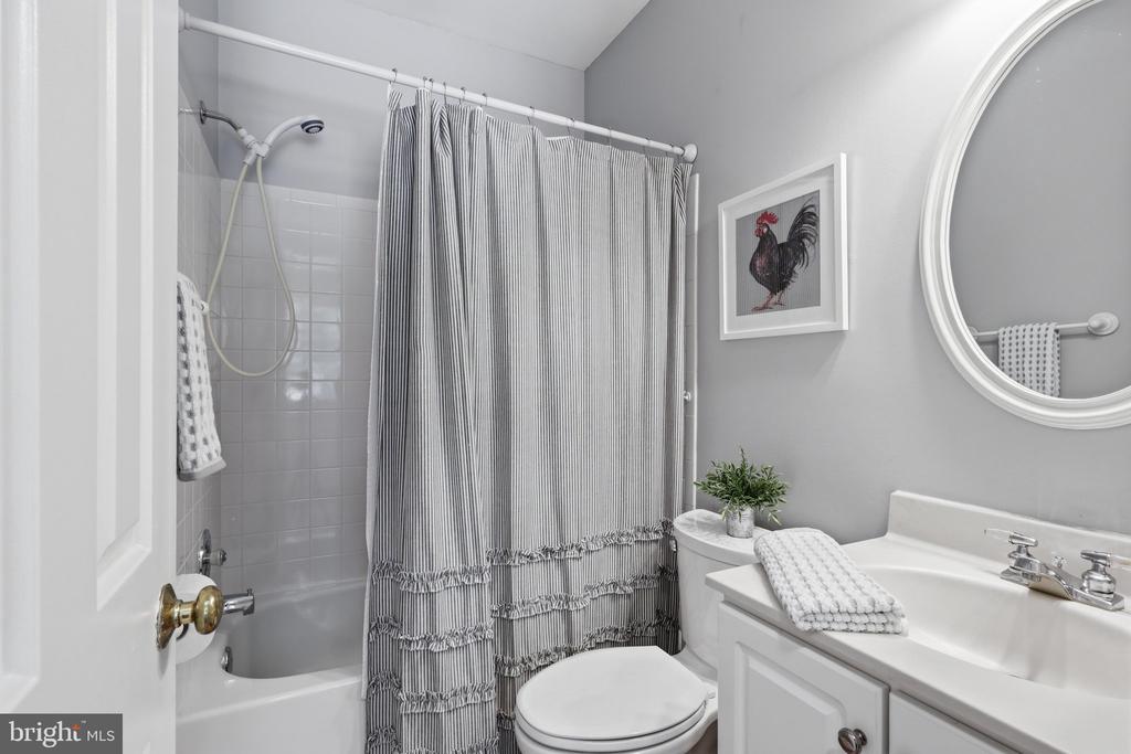 13607 WHITE BARN LANE