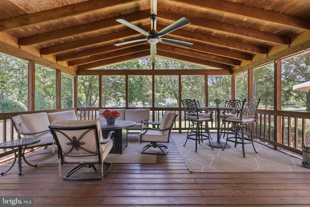 13607 WHITE BARN LANE