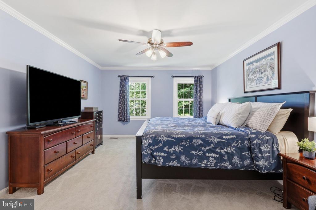 13607 WHITE BARN LANE