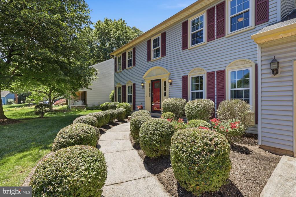 13607 WHITE BARN LANE