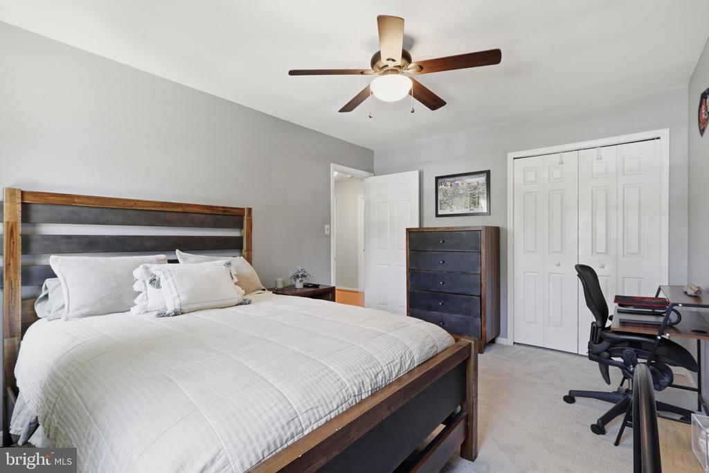 13607 WHITE BARN LANE