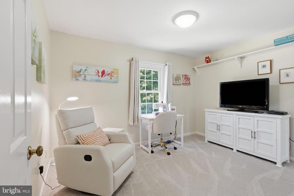 13607 WHITE BARN LANE