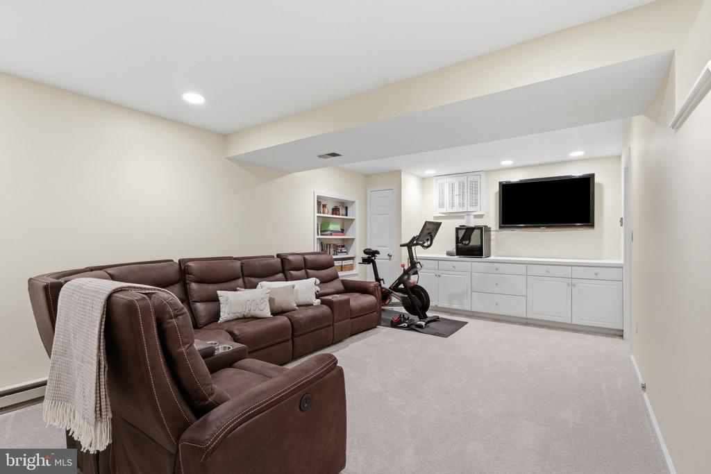 13607 WHITE BARN LANE