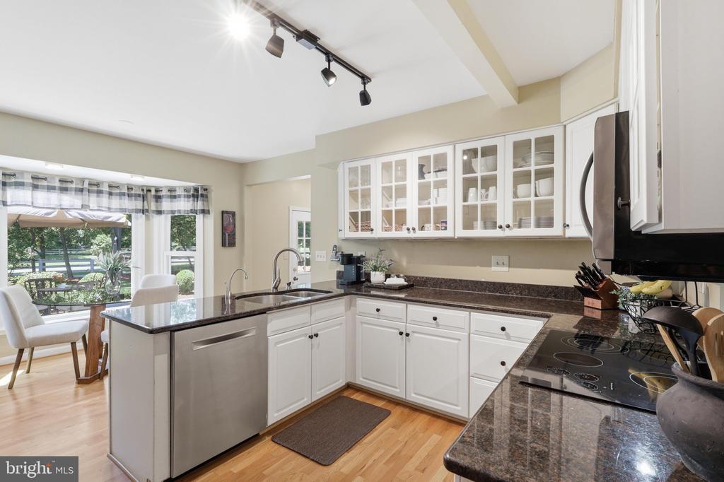 13607 WHITE BARN LANE