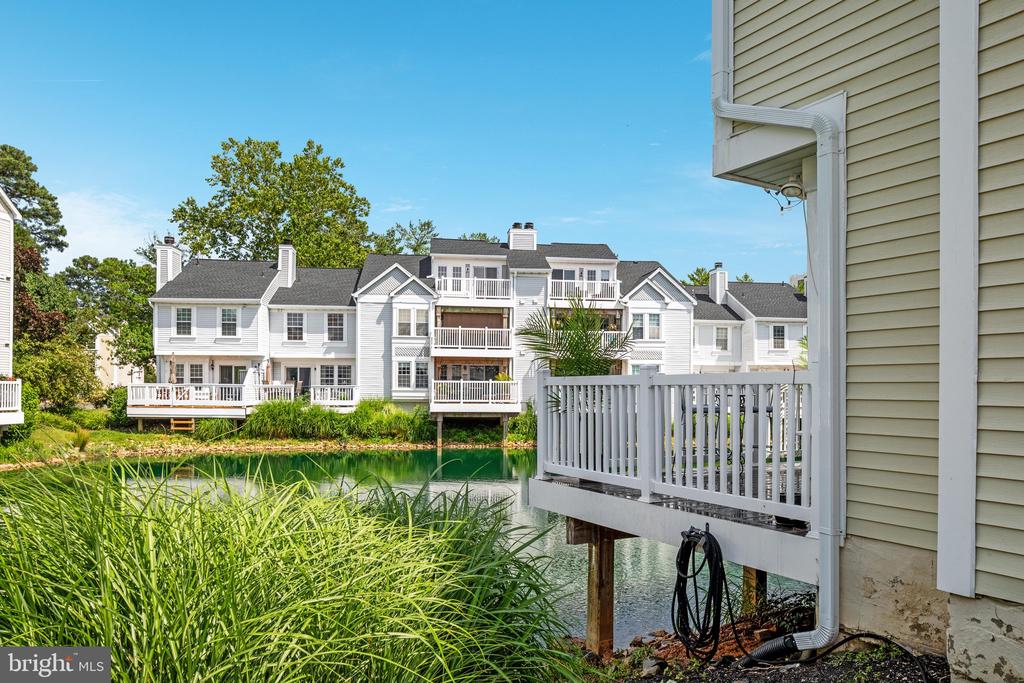 3301 LAKESIDE VIEW DRIVE Unit: 2-1